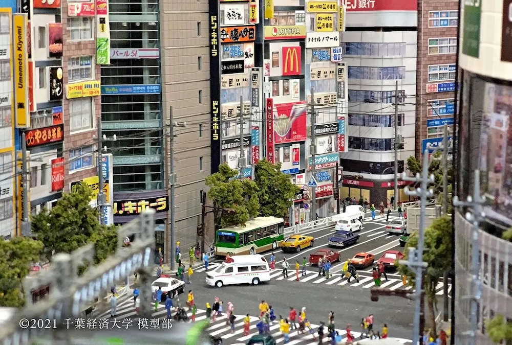 luxuryhotel_jp's tweet photo. ホテル雅叙園東京

ミニチュア×百段階段～文化財に広がるちいさな世界～
https://t.co/QgtMp3Ayps

東京都指定有形文化財「百段階段」の7つの部屋を舞台に「ちいさな世界」を展開

ジオラマでつくられた日本の風景、手のひらに収まるほどのご馳走、極小のお雛さまなどを展示 https://t.co/daQRE108wX