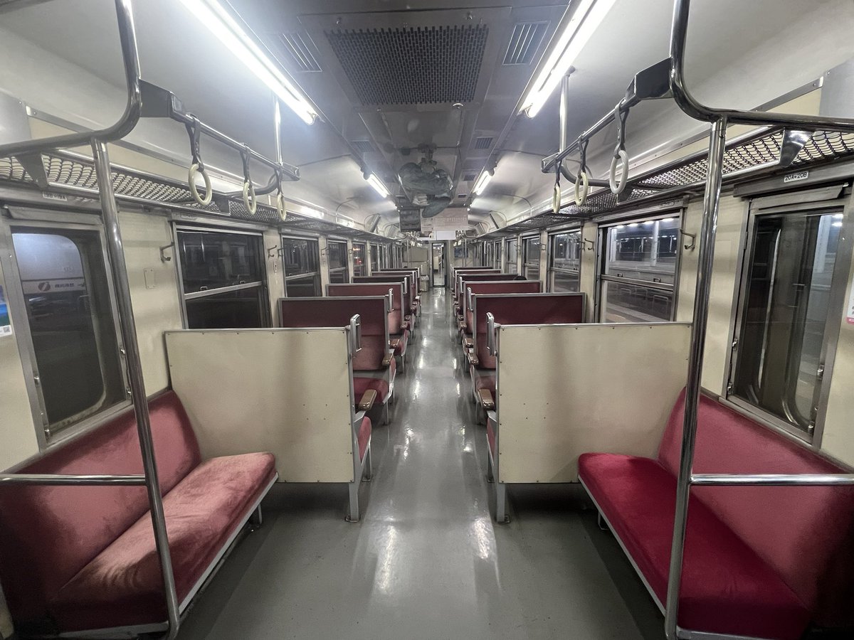 222tamatama's tweet photo. 昨日に続き、高松1833発徳島（2109着） 行き #363D 普通列車で終点徳島まで向かいます。
編成は徳島方からキハ40 2145＋キハ47 171＋キハ40 2148です。
乗車車両はキハ47 112です。
原型エンジンサウンド満喫します😆
#国鉄型車両
#キハ47
#キハ40
#四国再発見早トクきっぷ
#JR四国 https://t.co/kIAwYJBcSL