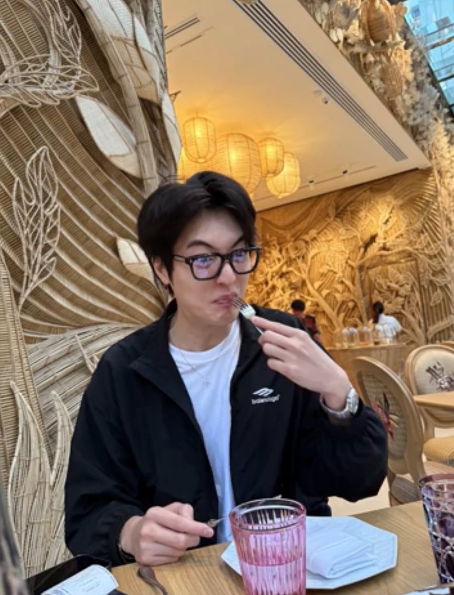harutokid's tweet photo. you're main visual
haruto: idc still handsome 😭 https://t.co/QMhP5F351f
