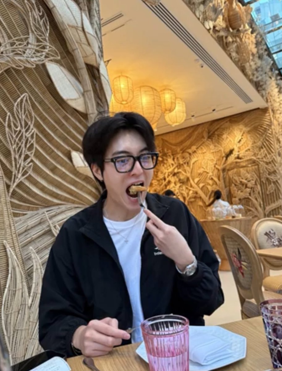 harutokid's tweet photo. you're main visual
haruto: idc still handsome 😭 https://t.co/QMhP5F351f