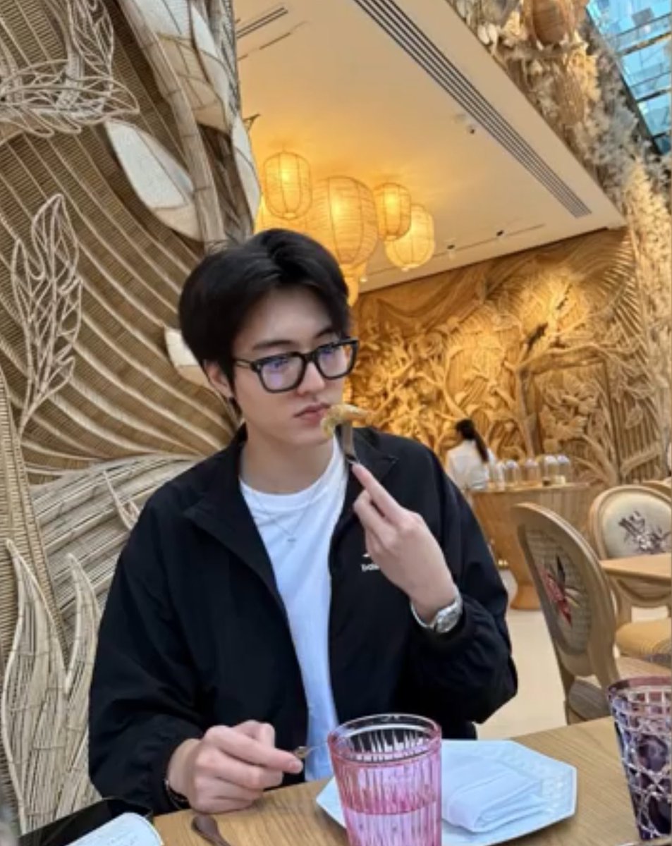 harutokid's tweet photo. you're main visual
haruto: idc still handsome 😭 https://t.co/QMhP5F351f