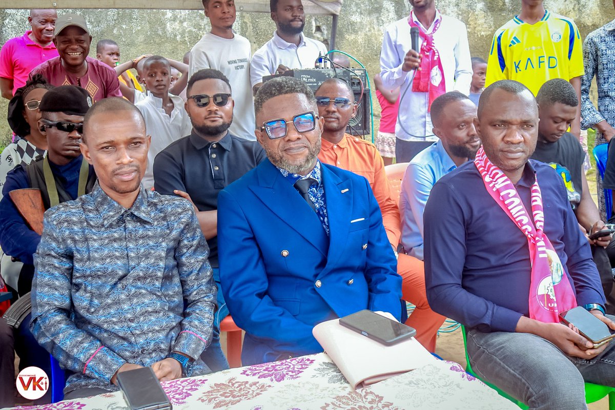 drjckisoni's tweet photo. En vacances parlementaires, l'hon. @GaborienM accompagné du bourgmestre d KIMBANSEKE, #JEANCY NGANGA, ont entamé un dialogue citoyen avec les leaders et chefs d quartiers : KIKIMI, NGAMAZITA, NGANDU, BIKUKU, KASAVUBU, et WAY WAY sur l'insécurité,l'électricité et l'enclavement. https://t.co/fwUvEgHaPT