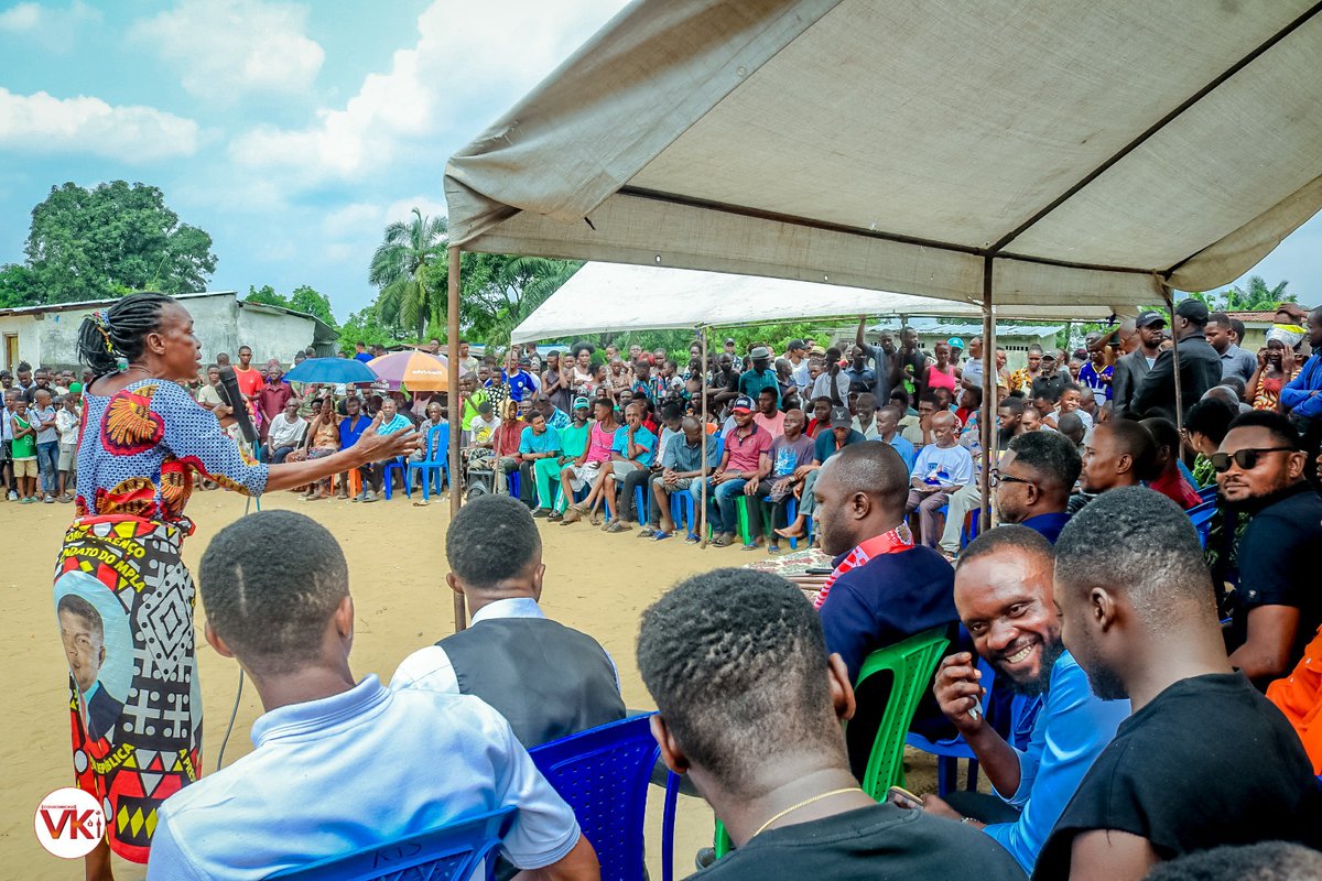 drjckisoni's tweet photo. En vacances parlementaires, l'hon. @GaborienM accompagné du bourgmestre d KIMBANSEKE, #JEANCY NGANGA, ont entamé un dialogue citoyen avec les leaders et chefs d quartiers : KIKIMI, NGAMAZITA, NGANDU, BIKUKU, KASAVUBU, et WAY WAY sur l'insécurité,l'électricité et l'enclavement. https://t.co/fwUvEgHaPT