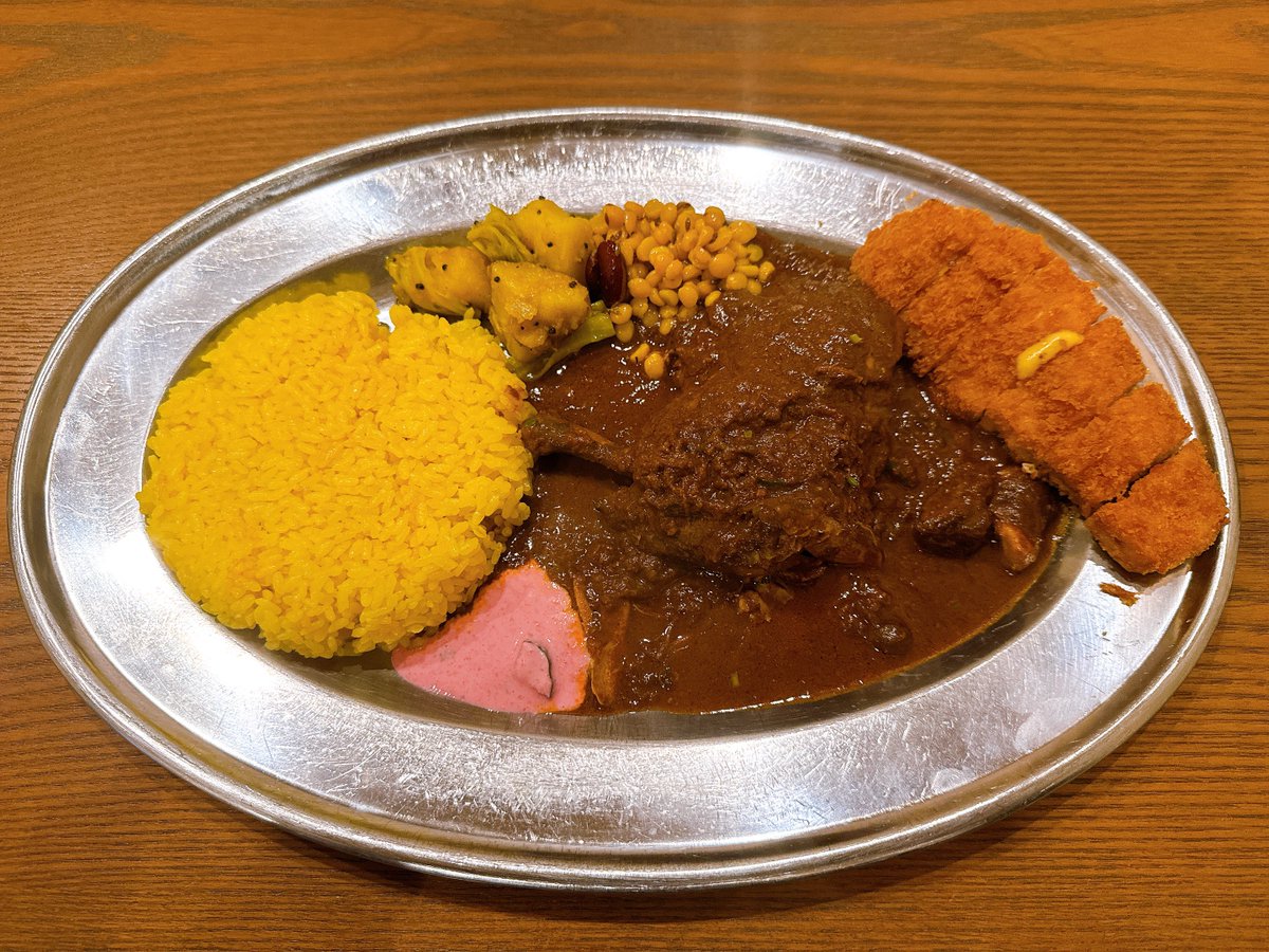 nitrow0213's tweet photo. 今夜はカレー🍛
浜松市 SPICE CURRY GHALさんへ
チキンマサラ 1520円に
TP マスタード入りマグロカツ 350円
チキンクリームカレー 1250円
ガル お子様ランチ 680円を
家族でいただきました😋
前回の宿題のチキンマサラを
食べに、久々のGHALさん。
辛い。でも、旨い✨
ごちそうさまでした🍛
#GHAL https://t.co/mVZ0A4UiJv