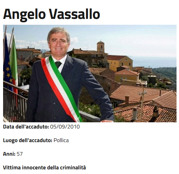 UGirovago77000's tweet photo. Volano manganellate e tutti a solidarizzare con le forze dell'ordine.
Arrestano il colonnello dei C.C. Fabio Cagnazzo e il
Brigadiere Cioffi per l'omicidio del sindaco pescatore
che combatteva la ndrangheta e nessuno dice un cazzo....
L'informazione in questo paese fa ribrezzo!📌 https://t.co/QFNgEEjhPX