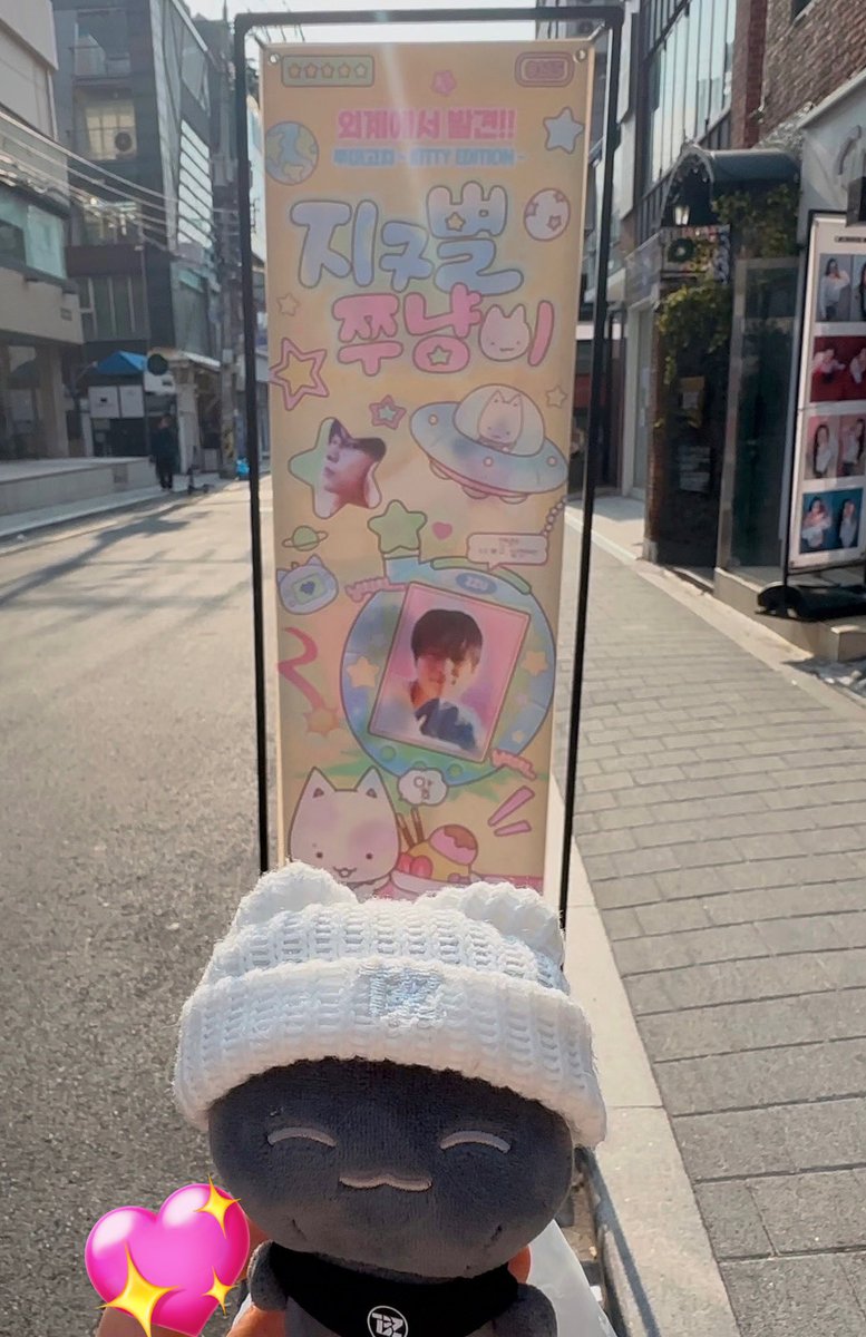 ElJYHJ's tweet photo. ‧₊˚✩ 🐱🛸 ✩˚₊‧

#우주에서내려온쭈냥이가하는말
#냥치치_냥치치 https://t.co/kzrmKhcf9y