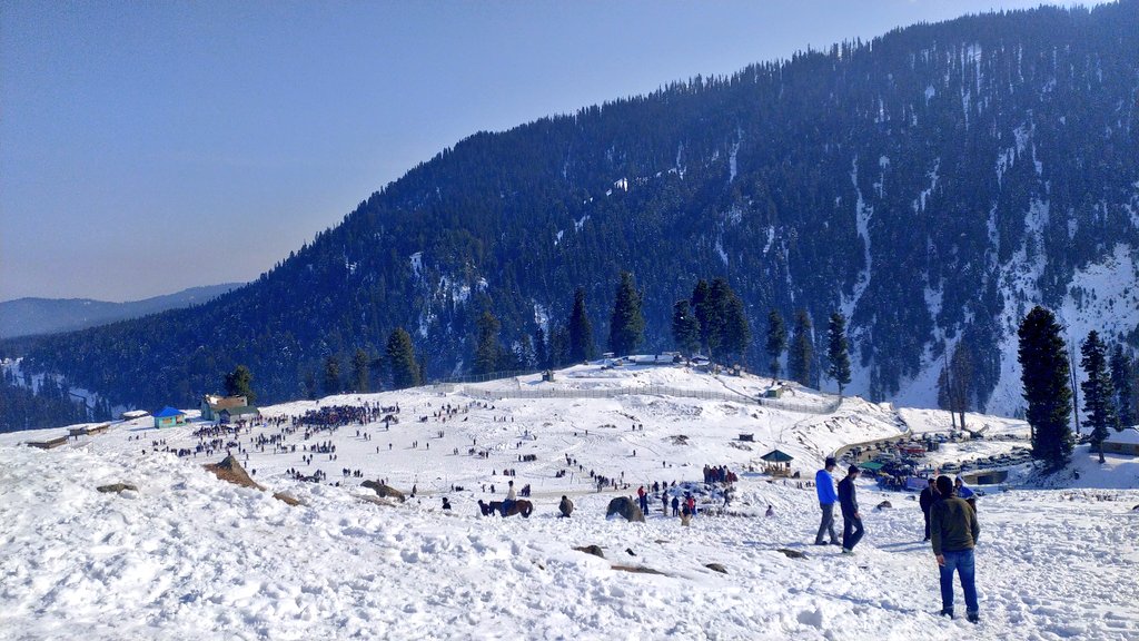 Masroof950's tweet photo. Winter carnival!
Dubjan Shopian https://t.co/9c2SlRg9YC