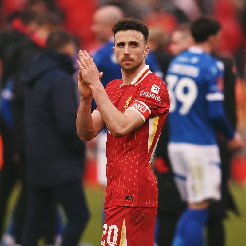 LFC's tweet photo. Diogo Jota reserved special praise for teammates Rio Ngumoha and Federico Chiesa following our 4-0 victory over Accrington Stanley ⤵️