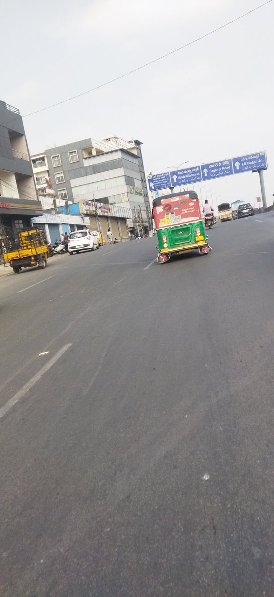 CITIZEN_POLIZE's tweet photo. Respected @HYDTP @InsAdmnHYDTP 
Rash Driving And Willfully With Holding The Vehicle Information 
Date:- 11/Jan/2025
Time:- 14:00 Hrs
Location:- Riyasat Nagar
Vehicle Num:- TG 05 T 1594
@hydcitypolice https://t.co/0xLSjYLSZR