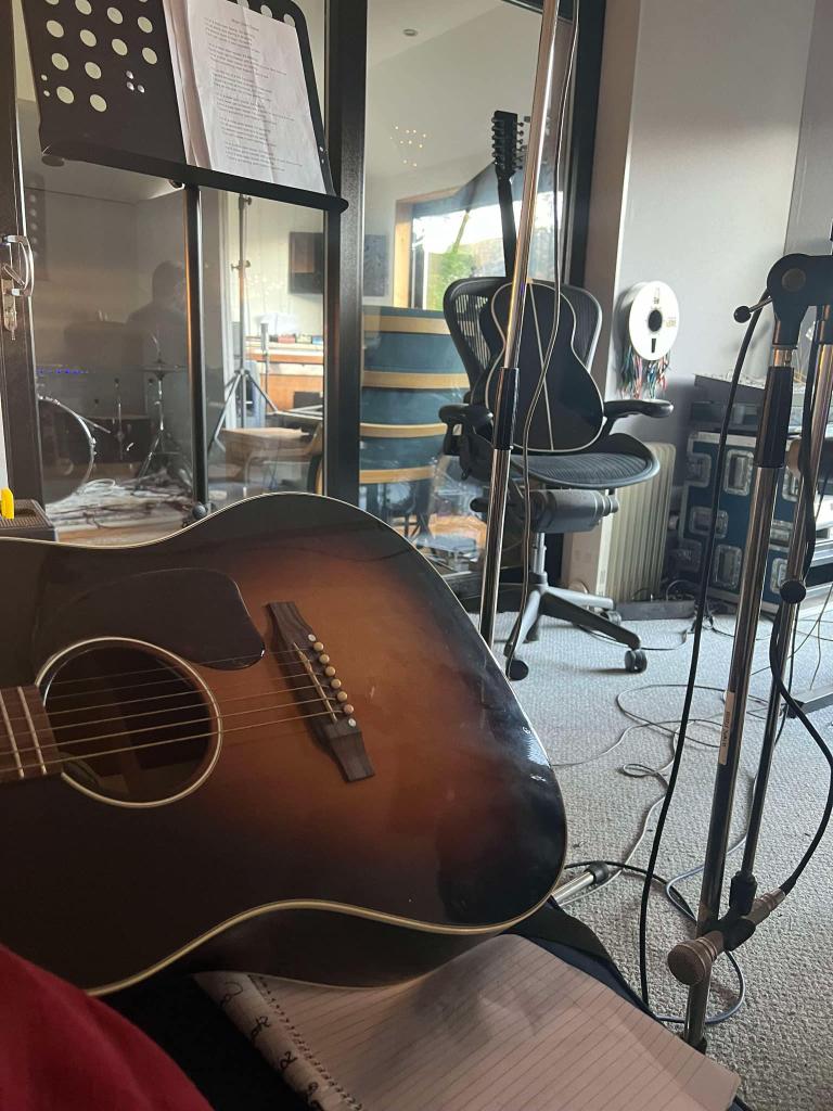 Paul Draper (@pauldraper) on Twitter photo A Gibson J45 is the main acoustic guitar I’m using on the upcoming ‘Unplugged’ album. In the background you can just see the black Auden 12 string guitar also being used on the album. I’ll post more pics of the instruments being used over the next few weeks. PD A Gibson J45 is the main acoustic guitar I’m using on the upcoming ‘Unplugged’ album. In the background you can just see the black Auden 12 string guitar also being used on the album. I’ll post more pics of the instruments being used over the next few weeks. PD