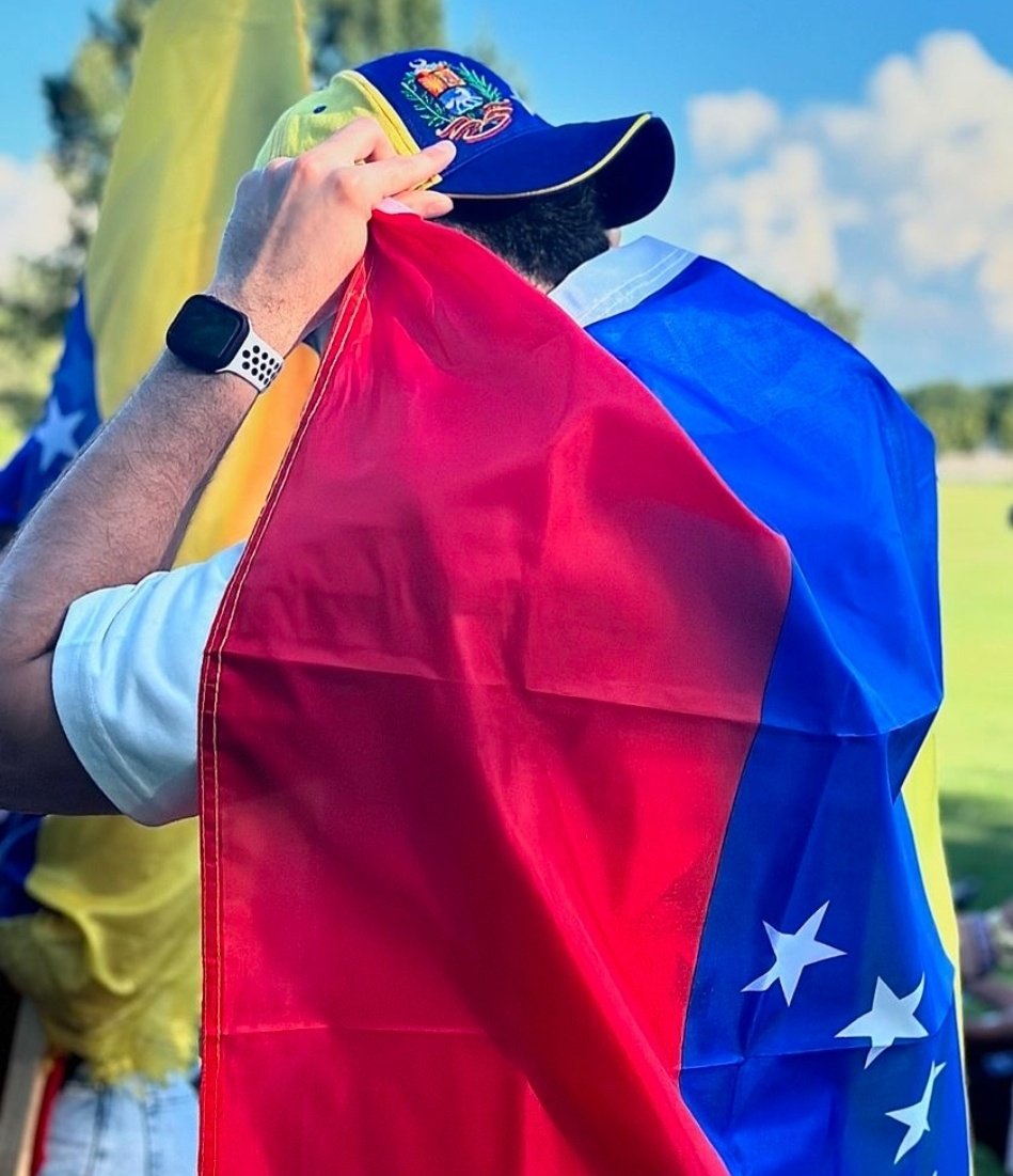 💛💙❤️