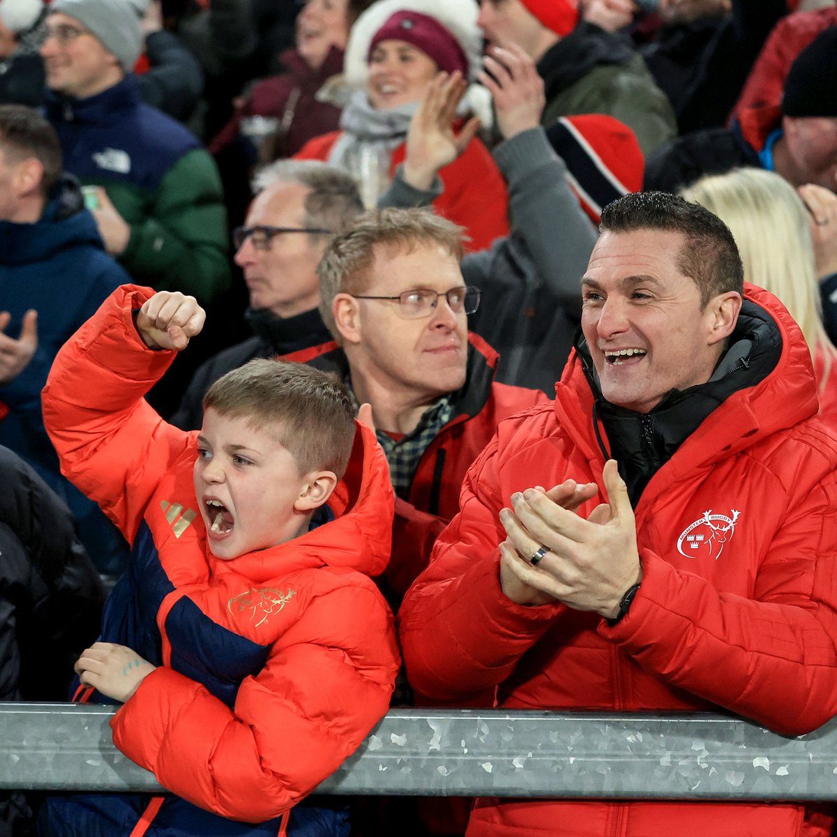 Munsterrugby's tweet photo. A big thank you to everyone who came to Thomond Park last night! ✨

#SUAF 🔴| #MUNvSAR https://t.co/4rZl7v37p4