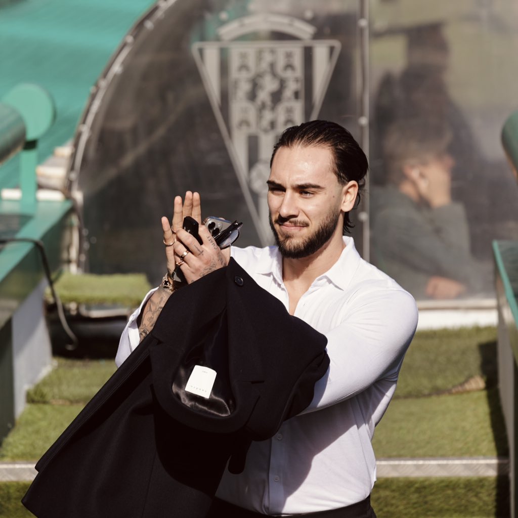 CordobaCF_ofi's tweet photo. Una sonrisa ilumina mi cara 😀🦅

#CórdobaCF https://t.co/2noKgmMJJg