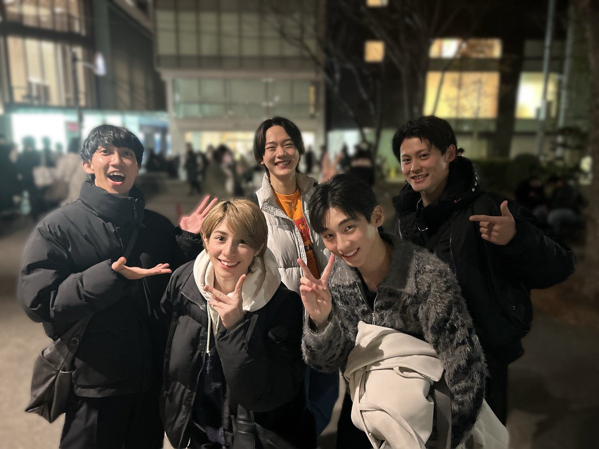 「進撃の巨人」-the Musical-
観劇してきました。

キャラクターに音楽、映像マッチしすぎて2時間あっという間でした！
舞台でbboying見れるのが本当に幸せすぎる😊

帰りに #神戸セラボ のリストとはるとに会ったので📸
リストの熱い抱擁可愛かった😎
 #パニカフェ2025 も楽しみです🙌

 #進撃ミュ