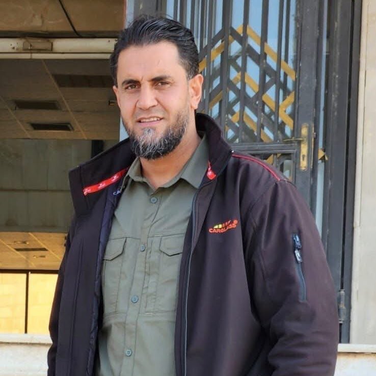 SAADALHAJ3's tweet photo. حسبنا الله وهو نعم الوكيل 
استشهاد الأخ العزيز أكرم صياح "أبو الحارث" في مدينة #ديرالزور بطلق ناري بالخطأ من مرافقه الشخصي
القيادي الأمني أبو الحارث شارك بجميع معارك تحرير سوريا ودير الزور خصوصًا حتى إعلان النصر.. 
خسارتنا كبيرة يا أبو الحارث.. لاحول ولاقوة إلا بالله https://t.co/F5HB2nKu8T