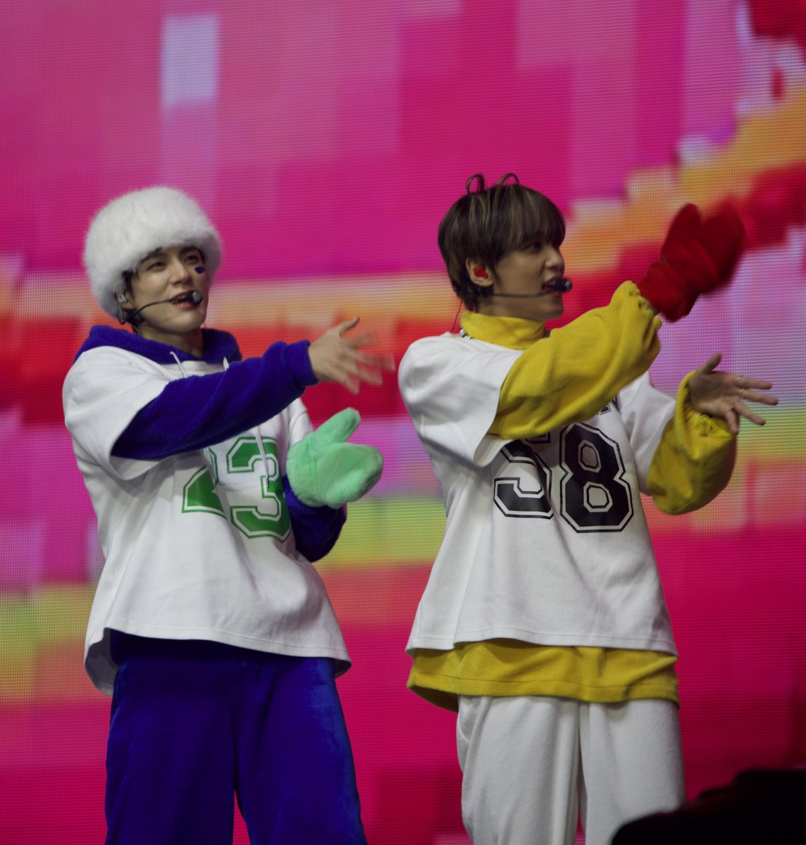 Meueong423's tweet photo. 250111 smtown day1 #제노 #해찬 #jeno #haechan

아 왜 이렇게 귀엽지 ㅋㅋㅋㅋㅜㅜ
이 착장으로 하는 캔디 또 볼 수 있어서 좋았어요…😍 https://t.co/P1N02qGgyS