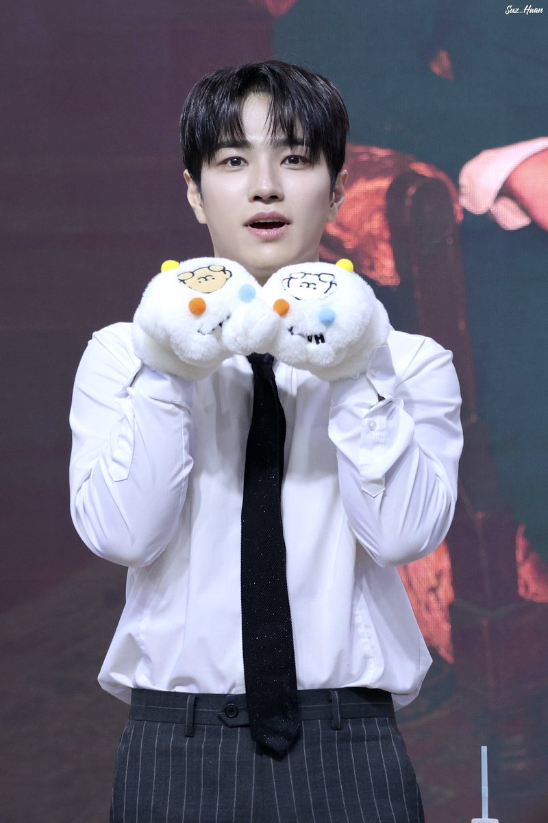 Suz_Hwan's tweet photo. 250112 메이크스타 

#VANNER #배너
#이태환 #태환 #TAEHWAN https://t.co/YOahYck3R4