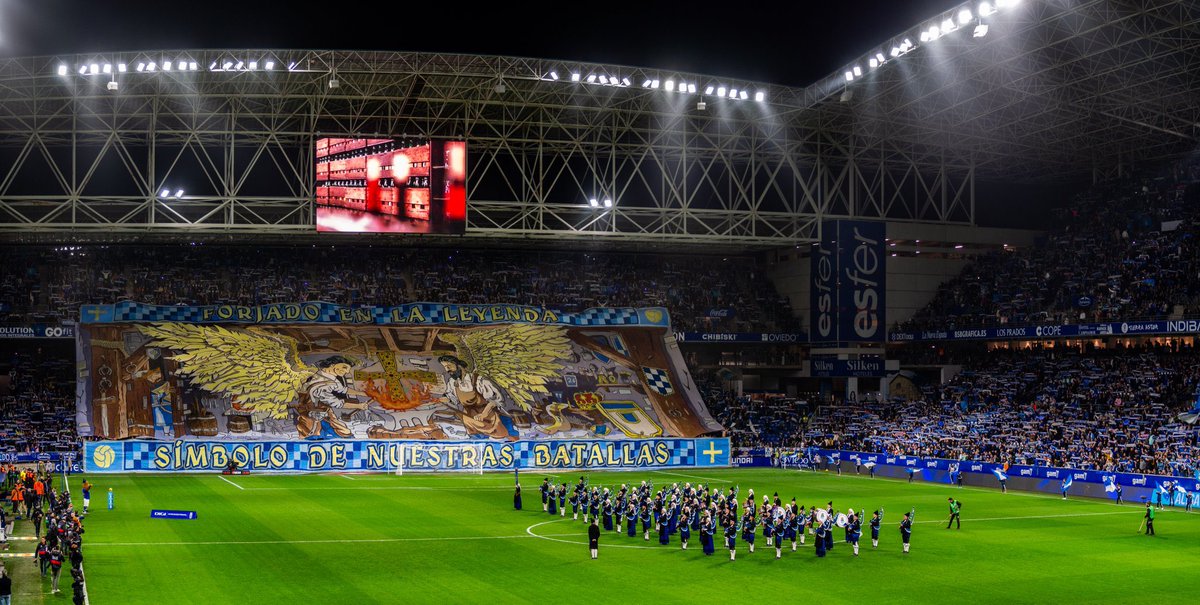 Cuenta la leyenda, que unos orfebres extranjeros viajaron a Asturias ofreciendo sus servicios en la forja de un símbolo que infundiera fuerza y orgullo al nuevo reino que resistía ante las fuerzas musulmanas.