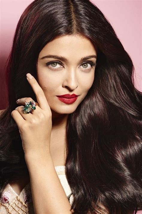 Sundeepkumar21's tweet photo. Who is your Favourite Queen of Bollywood 

#MadhuriDixit Retweet 

#AishwaryaRai  like https://t.co/xuuW6HPVLs