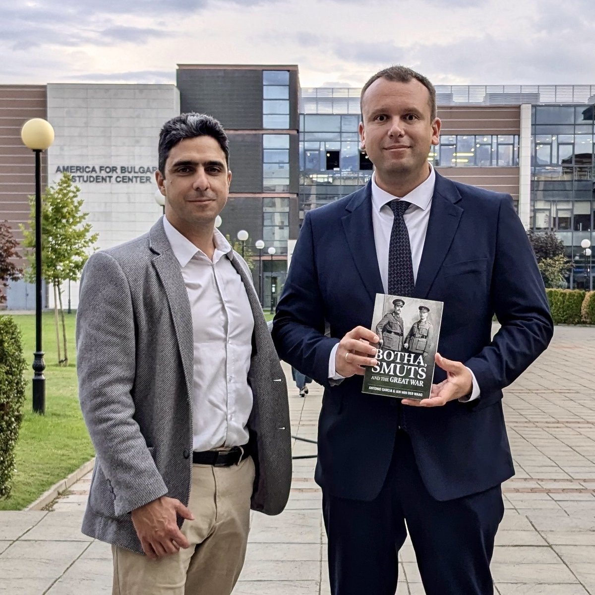 Just finished reading «Botha, Smuts and the Great War» by Tony Garcia and Ian van der Waag.

This story of leadership in crisis is a powerful reminder of how two individuals can change the course of history.

It highlights timeless lessons: adaptation, strategic thinking, and