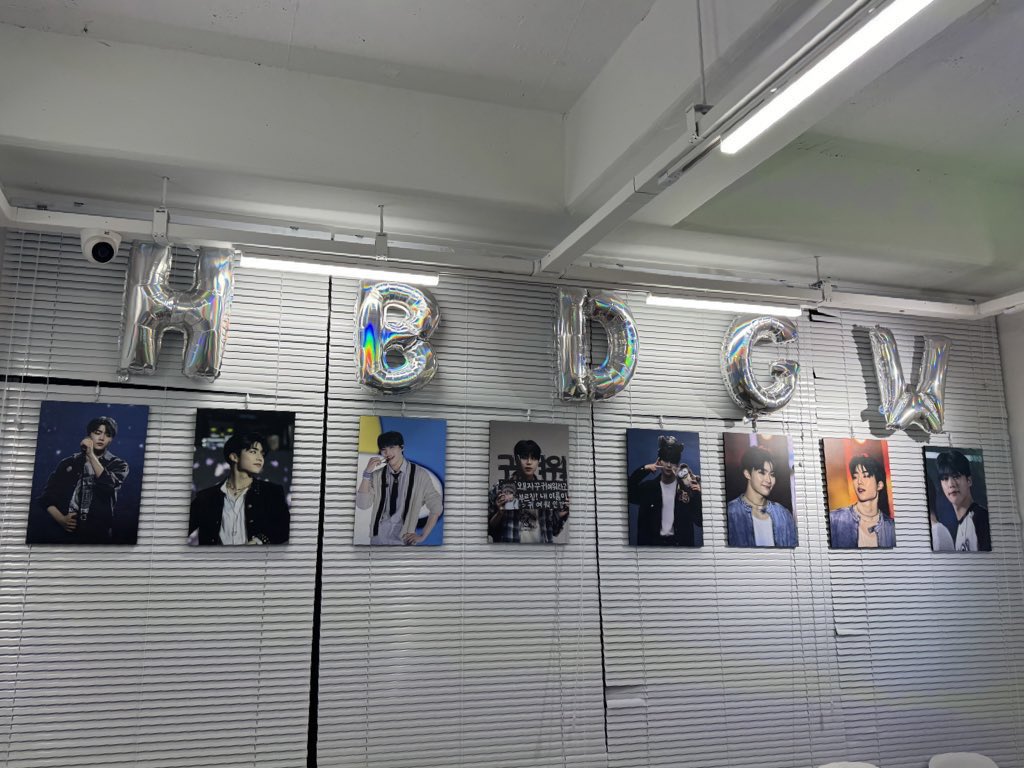 WOOKSTAR__'s tweet photo. 𝘞𝘖𝘖𝘒 𝘚𝘛𝘈𝘙 𝘐𝘕 𝘛𝘏𝘌 𝘚𝘒𝘠 🎸

3일 동안의 긴 여정을 마무리합니다! 
추운 날씨임에도 불구하고 찾아와주신 분들께 감사 인사드립니다◡̈ 

#1월의_빛나는욱스타_박건욱
#WOOKSTAR_IN_THE_SKY https://t.co/9pync9wsgm