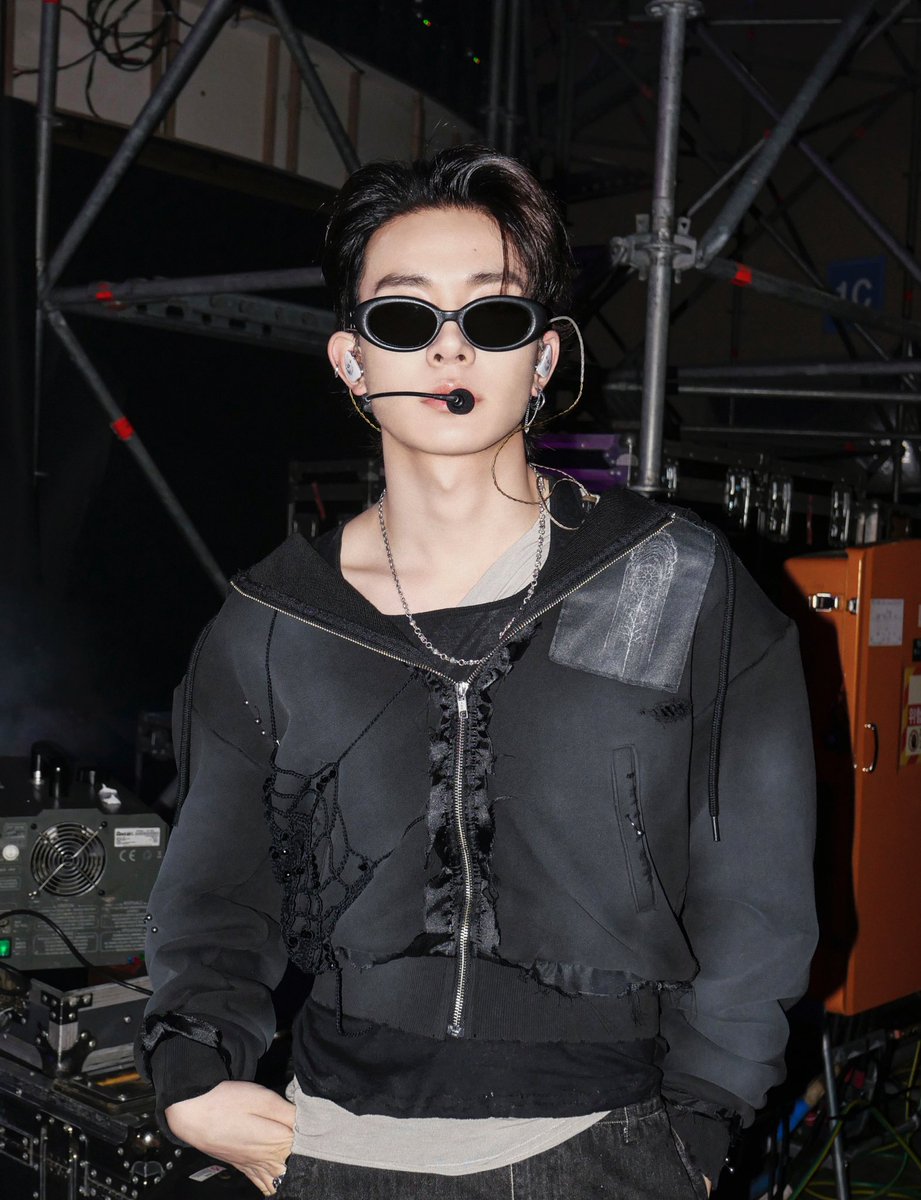 so cool and fine 😩🩷 #HEESEUNG
