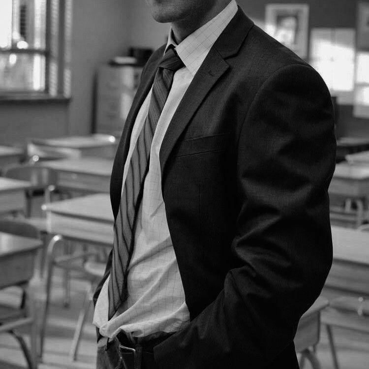 mvariev's tweet photo. To był moment, gdy dostałam mini ataku serca czytając tę scenę 🥵

„– Masz fantazję o swoim seksownym profesorku, Miro?”

#THEFRONTRUNNER 🔥 https://t.co/6CZIqObJew