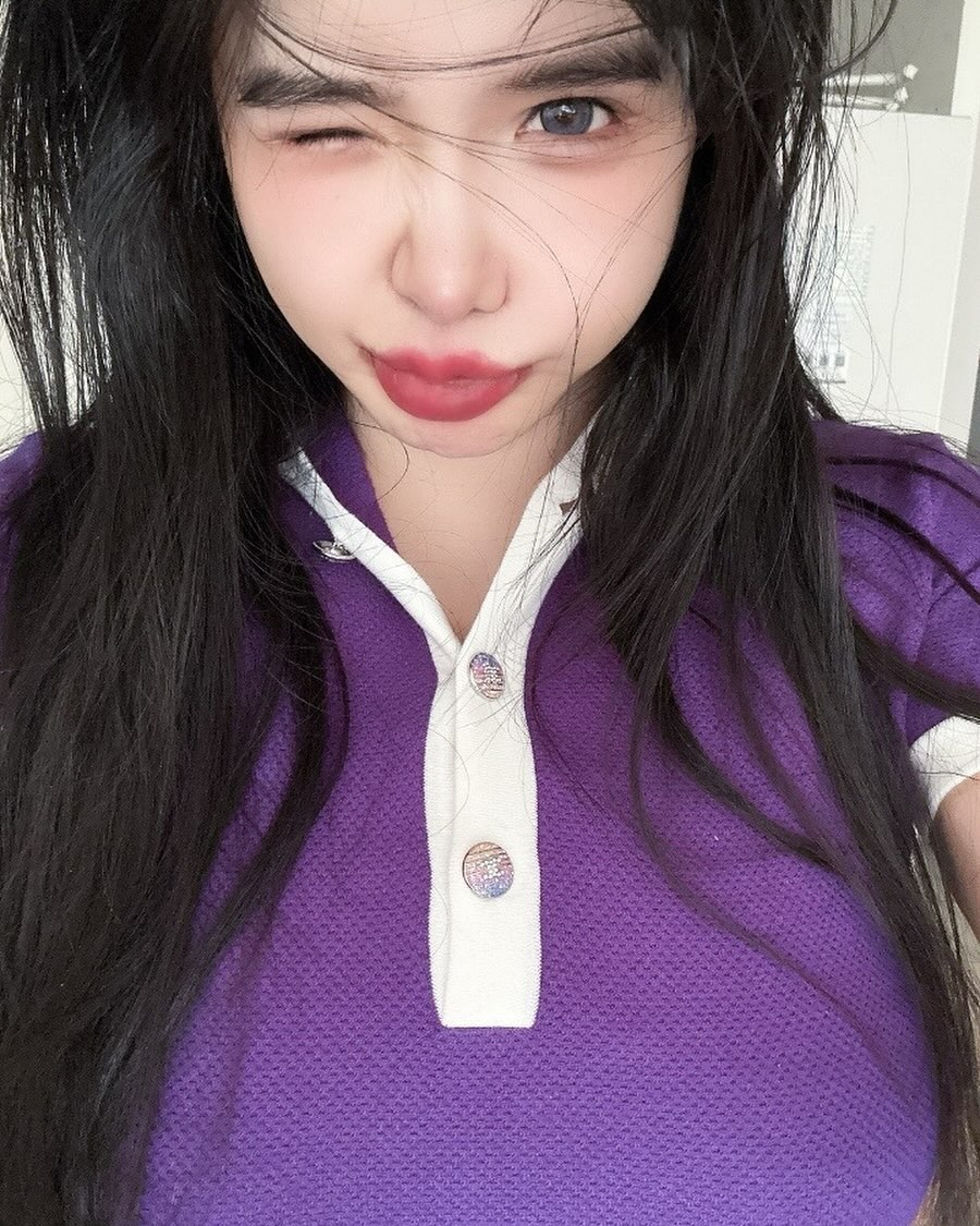 Park Bom 박봄 Instagram Update. 💜