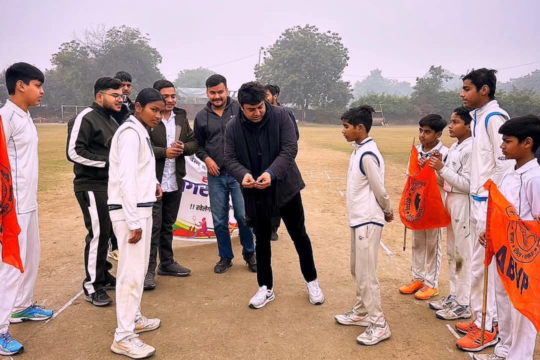 HaryanaAbvp's tweet photo. अखिल भारतीय विद्यार्थी परिषद फरीदाबाद की खेलो भारत ईकाई द्वारा 'नगर खेल कुंभ' के अंतर्गत क्रिकेट टूर्नामेंट का आयोजन किया गया,जिसमें मुख्य रूप से खेलो भारत गतिविधि के प्रांत प्रमुख डॉ. @AzadvirBhadana जी उपस्थित रहें।

#HaryanaAbvp #KheloBHARAT #KheloBHARATFbd https://t.co/yQEpu1ptk5