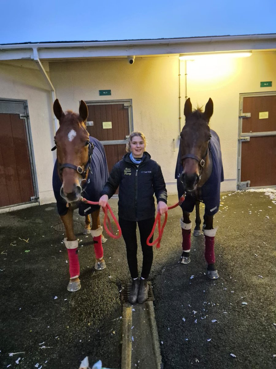 jamiesnowden's tweet photo. It was lovely to have a double on @itvracing @FfosLasRC yesterday as #DoubleClick won well under @willfeathers04 for @Foxtrot_Racing and #UpForParol won under @GavinSheehan92 Top effort team. @Alexwalters89 #winner no 36 & 37 for the season @BetVictorRacing https://t.co/tY6SntxUKi