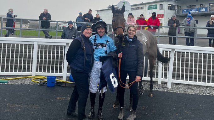 jamiesnowden's tweet photo. It was lovely to have a double on @itvracing @FfosLasRC yesterday as #DoubleClick won well under @willfeathers04 for @Foxtrot_Racing and #UpForParol won under @GavinSheehan92 Top effort team. @Alexwalters89 #winner no 36 & 37 for the season @BetVictorRacing https://t.co/tY6SntxUKi