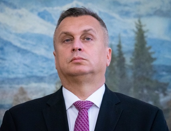 Pessimist4Sure's tweet photo. Poľsko zakázalo slovenským kolaborantom, na čele s Dankom, letiacim do moskvy, prelet ponad ich územie.
Musia tak do mordoru letiet cez Česko a Nemecko. 🤣
Poliaci palec hore, ste svetoví! ♥️ https://t.co/YDqkT4g1KV