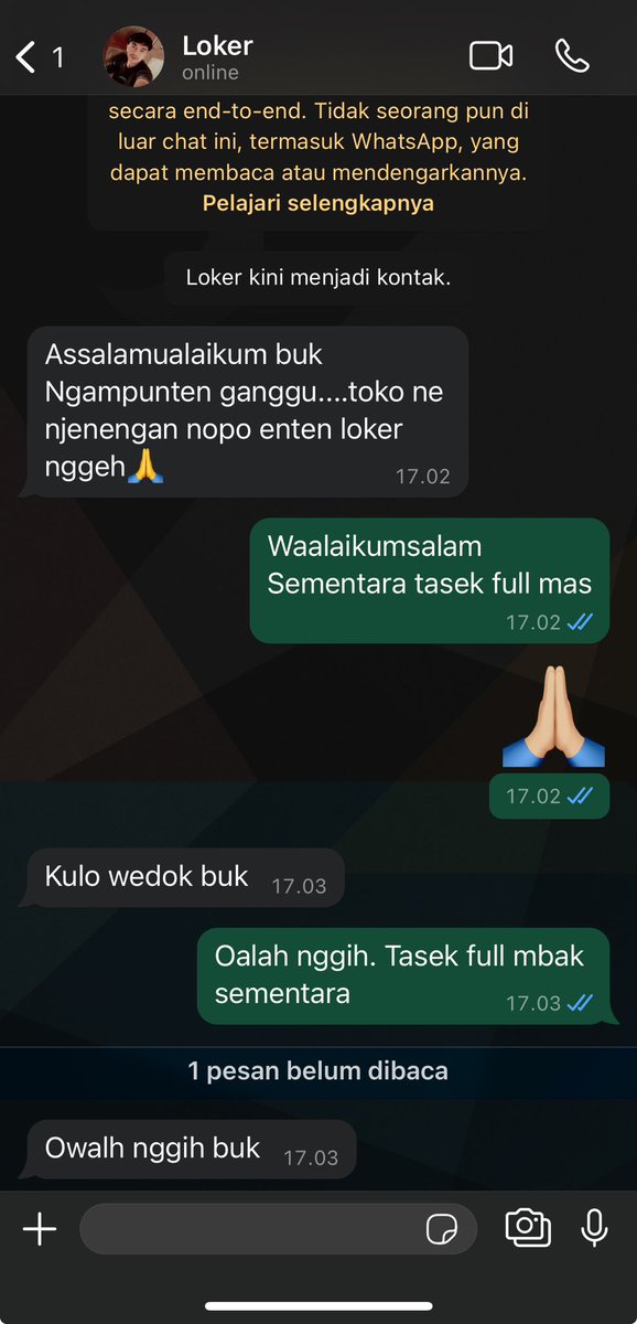 auliarhy_'s tweet photo. Tolong ya adik adik. Lek ngelamar kerja ojok gawe fotone ayang😭
La mbok pikir aku dukun iso ngerti ukuran sendal mu 🥱 https://t.co/lGFYO357uN