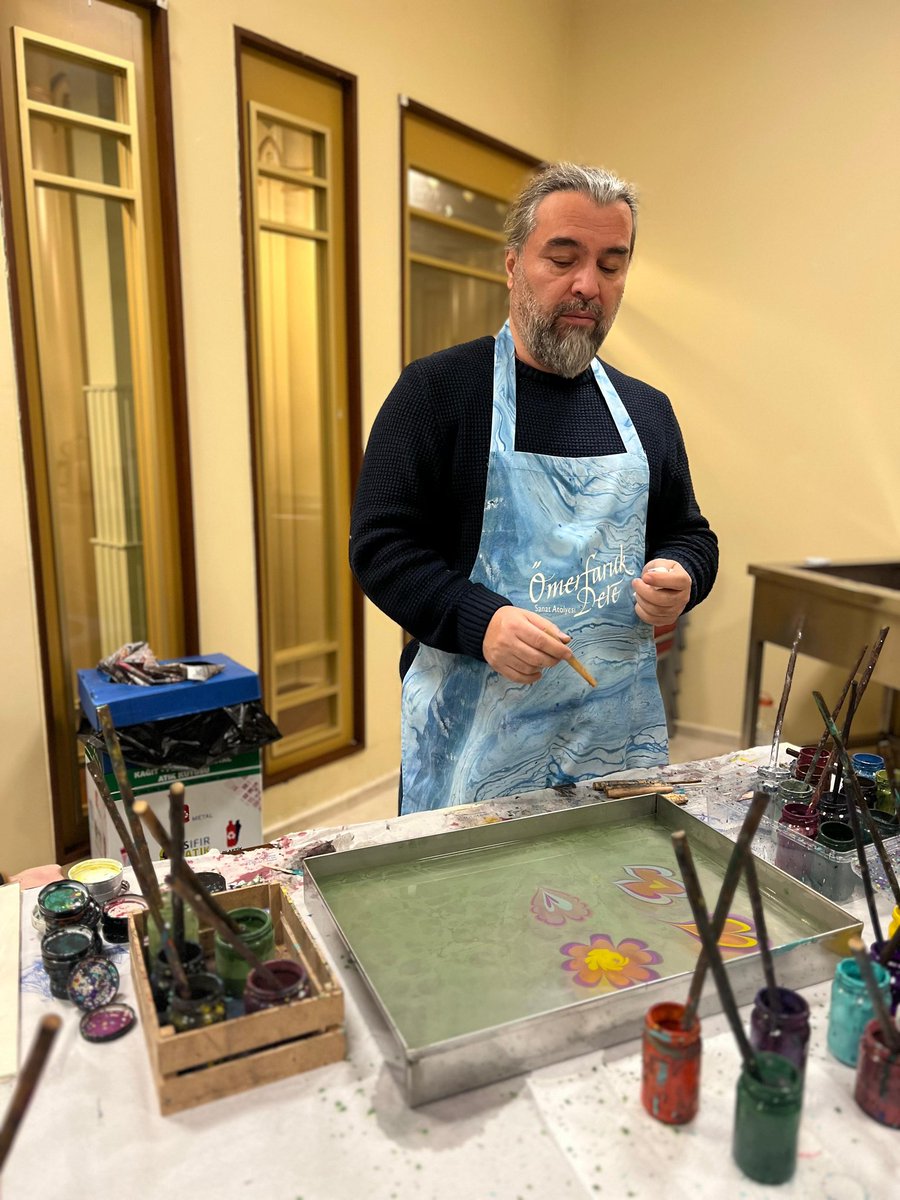 Taksim Camii Kültür Sanat Merkezi'nde <a href="/omerfarukdere/">ömer faruk dere</a> eğitmenliğinde ebru kursumuz devam ediyor. 

#taksimcamii #ebrukursu