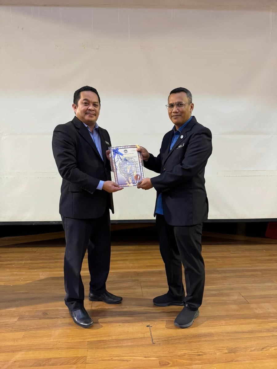 LKIMGANU's tweet photo. Majlis Amanat 2025 Pengarah LKIM negeri Terengganu telah di adakan pada 12 Januari 2025 bersama 116 kakitangan LKIM Terengganu. Dalam ucapan beliau berharap LKIM Terengganu akan terus bekerja dengan penuh dedikasi dan ikhlas. https://t.co/8iGRQB4BgG