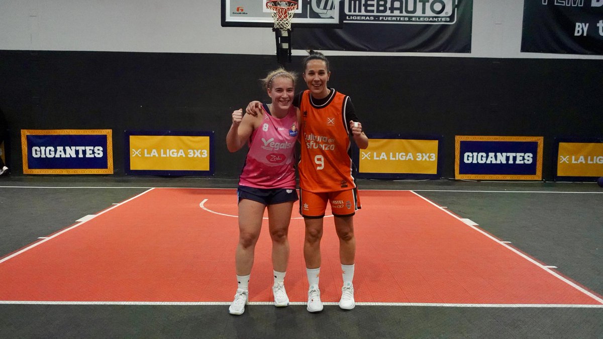 🎯 CONCURSO DE TRIPLES 

¡<a href="/MeryNueve/">MeRy</a> y <a href="/taticasalbeloy/">taticasalbeloy</a> pasan a la FINAL del concurso de triples! 🎯

😳 ¡Tras las semifinales, sabremos quién será la CAMPEONA del concurso de triples!

📡 youtube.com/watch?v=qc1uxv…

#LaLiga3x3 || #LaLiga3x3Femenina
<a href="/GIGANTESbasket/">Gigantes del Basket</a> || <a href="/DreamCasterTV/">DreamCaster</a>