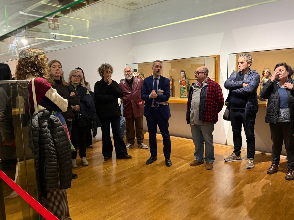 Pere Parramon Rubio (@parramonpere) on Twitter photo Aquest dissabte vaig tenir la sort de compartir amb un grup ben nodrit i d'allò més interessant la meva passió pels museus en general i per l'estimat <a href="/MuseuArtGirona/">Museu d'Art de Girona (md'A)</a> en particular, en el marc de la 2a part de la XXI Tertúlia Social de la <a href="/CatedraRSS_UdG/">Càtedra de Responsabilitat Social i Sostenibilitat</a> i Girona Voluntària. 😍 Aquest dissabte vaig tenir la sort de compartir amb un grup ben nodrit i d'allò més interessant la meva passió pels museus en general i per l'estimat <a href="/MuseuArtGirona/">Museu d'Art de Girona (md'A)</a> en particular, en el marc de la 2a part de la XXI Tertúlia Social de la <a href="/CatedraRSS_UdG/">Càtedra de Responsabilitat Social i Sostenibilitat</a> i Girona Voluntària. 😍
