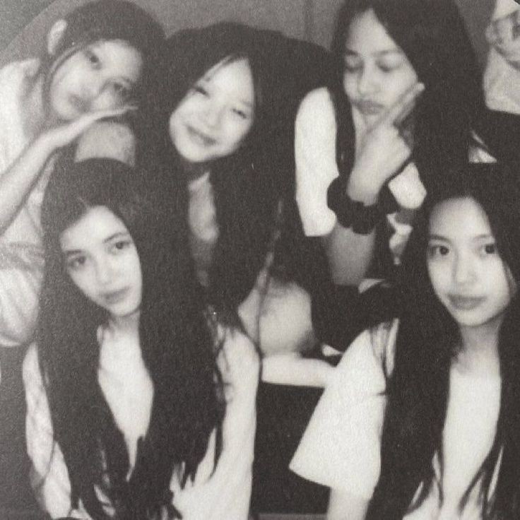 As integrantes do NewJeans como filmes de terror.

— uma thread by meowrinlover 🧵🪡 :