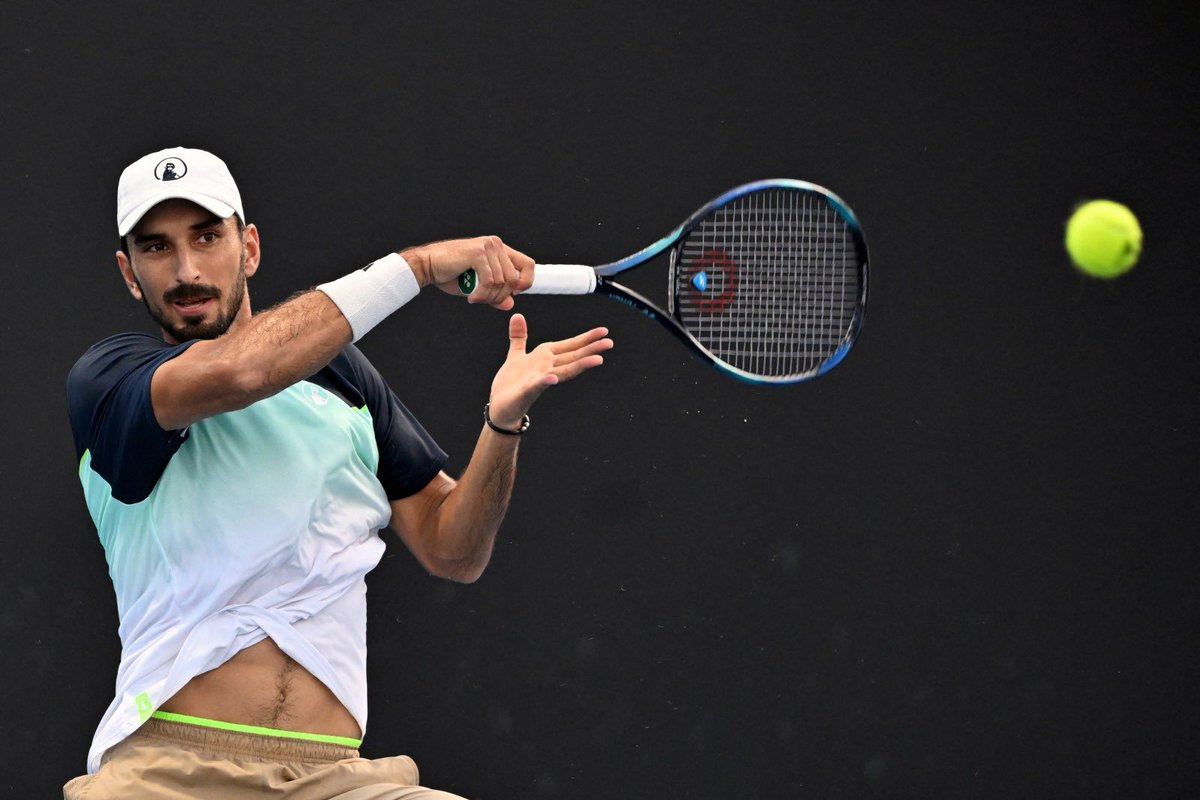 البطل #هادي_حبيب 💪🏻💪🏻💪🏻
يحقق أول فوز للبنان 🇱🇧 في بطولة كبرى للتنس  
بفوزه على الصيني 🇨🇳 بو يونشاوكيتي (مصنف ٦٥) ٧-٦ و٦-٤ و٧-٦ في الدور الاول لبطولة استراليا المفتوحة، في مباراة رائعة. 
#لبنان_القوي_بشبابه 
#AustralianOpen