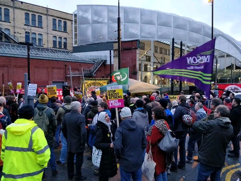 uaf's tweet photo. Stopping fascist thugs...6 years ago #OTD 100s rallied in support of @RMTunion whose picket line in Manchester had been physically threatened by far right 'yellow vests'.
The solidarity stopped the extreme rights attempts to intimidate strikers.
@Manchester_SUTR @AntiRacismDay https://t.co/00E8JJwYF0