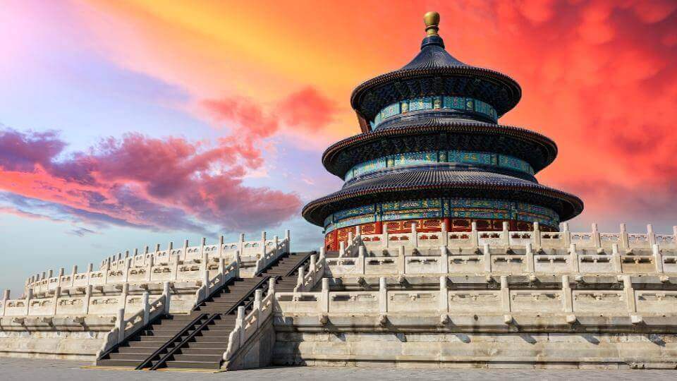 ShangguanJiewen's tweet photo. US Citizens Can Visit China without a Visa

The 240 hour visa-free transit policy allows people from a number of countries visit Chinese cities without a visa for up to ten days.

Cities include Beijing, Tianjin, Xiamen, Qingdao, Wuhan, Guangzhou, Shenzhen,Sanya, Xi'an and more; 60 cities are included in total.

Requirements:
*A Passport valid for 3 months+
*A connecting ticket with the confirmed departure date and seat number leaving for a third country or region within 240 hours.
*The landing card for foreigners in transit that is filled out upon arrival in China.

Further details, additional countries and all Chinese cities here:
https://t.co/PvfRqJYMqi
