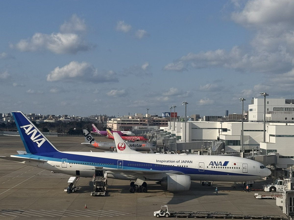 kawakou08193859's tweet photo. 用事で福岡へ
帰りはプレミアムクラスで!
#ANA
#プレミアムクラス
#78G
#福岡空港 https://t.co/q0A1jTE8dQ