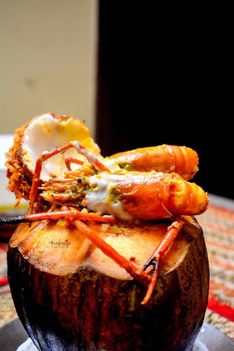 foodmage2020's tweet photo. 📷 : Daab Chingri/ডাব চিংড়ি 🍤🤍😍
A traditional Bengali Delicacy where Prawns (preferably Jumbo Prawn or Galda Chingri) slow cooked within tender coconut along with the coconut flesh infused with rich aromatic spices &amp; served in a green coconut shell! 👌
#Foodmage #DaabChingri https://t.co/zoTT3acS4A