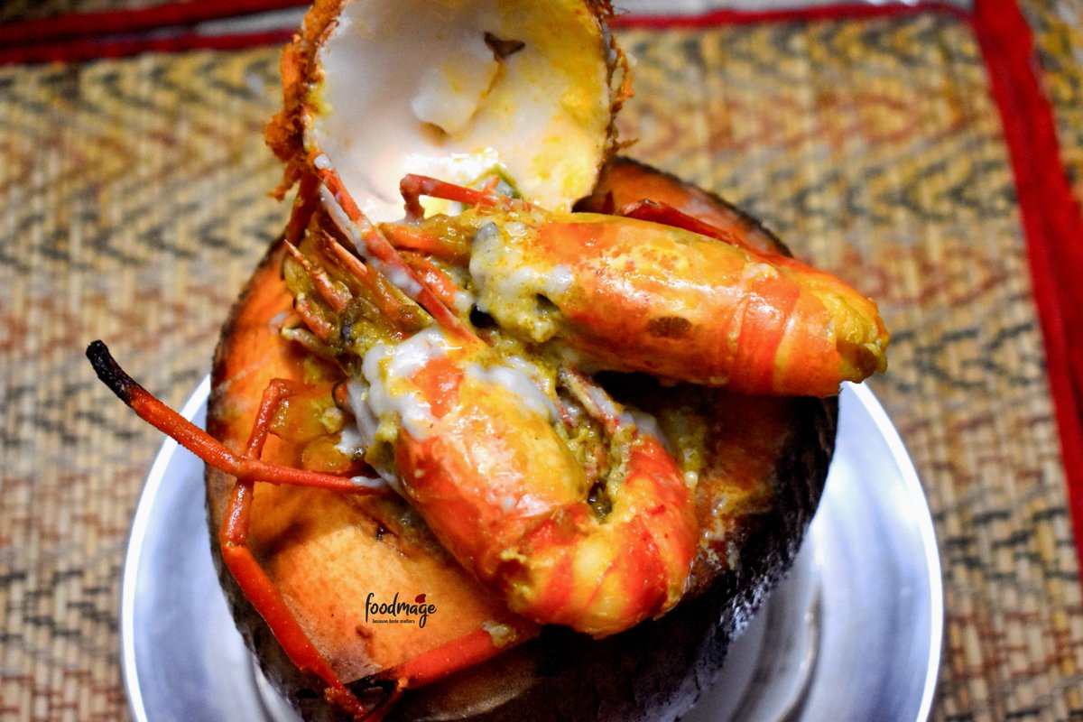 foodmage2020's tweet photo. 📷 : Daab Chingri/ডাব চিংড়ি 🍤🤍😍
A traditional Bengali Delicacy where Prawns (preferably Jumbo Prawn or Galda Chingri) slow cooked within tender coconut along with the coconut flesh infused with rich aromatic spices &amp; served in a green coconut shell! 👌
#Foodmage #DaabChingri https://t.co/zoTT3acS4A
