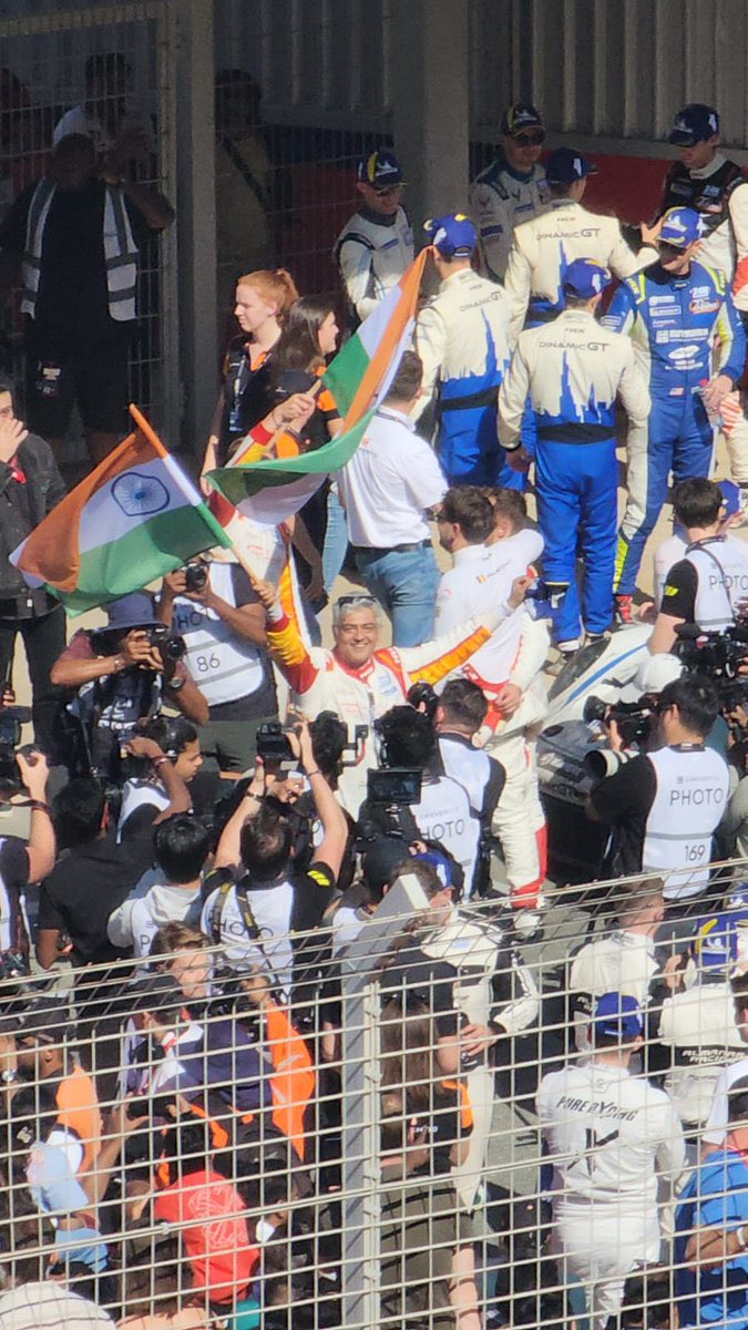 skr_akfan's tweet image. Justified again ❤️🔥#Vallinam movie end credits💥
AK creating history #AjithKumarRacing #AjithKumar