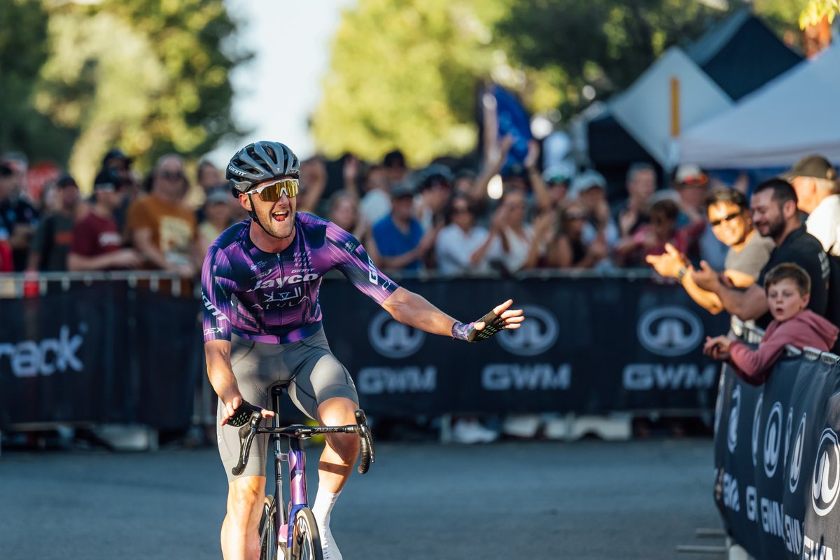 🏁 WHAT A MOMENT 💜

LUKE DURBRIDGE is the Australian champion! He leads home a team 1-2 ahead of Luke Plapp 🙌

🇦🇺 #RoadNats25
