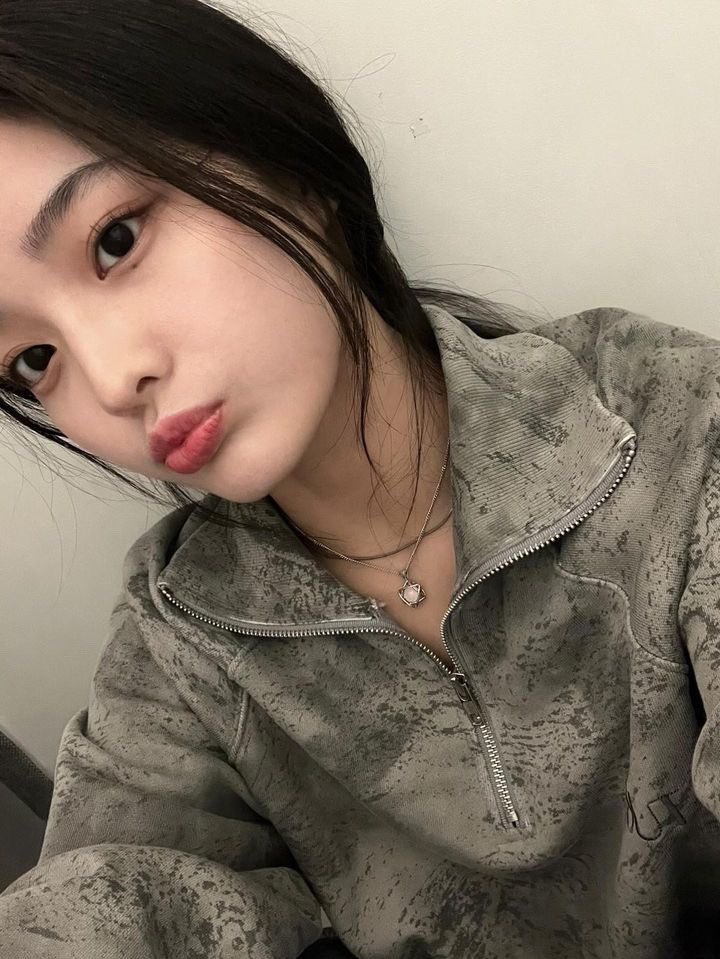 ro0204ha's tweet photo. 여자는흑발이지 https://t.co/RJh0ugL5cI