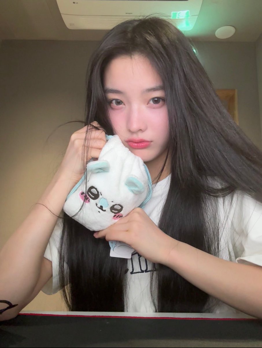 ro0204ha's tweet photo. 여자는흑발이지 https://t.co/RJh0ugL5cI
