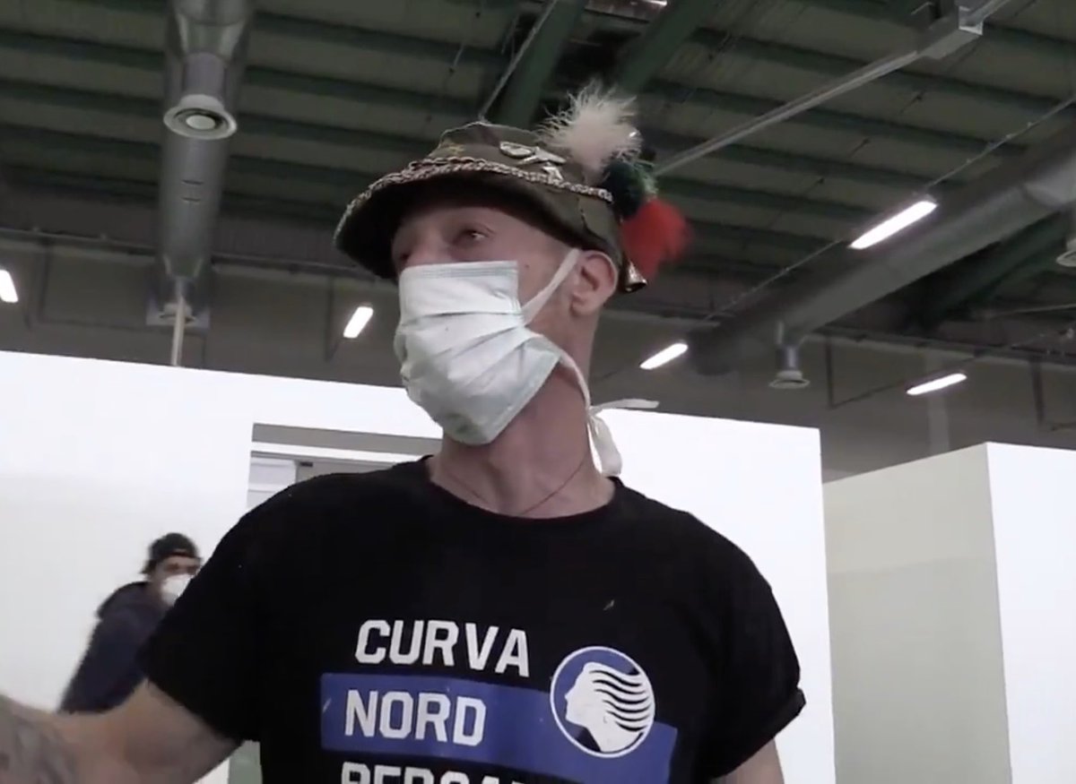 sounds2move's tweet photo. Immer noch fassungslos, welcher Dreck präsentiert werden kann. Keine 5 Jahre ist es her, dass Bergamo durch die Hölle gegangen sind, die Curva Nord aus dem Nichts ein improvisiertes Krankenhaus hochgezogen hat. Und gestern zeigen unsere Gehirnamputierte diesen Dreck. #sge #stpsge https://t.co/OonmsDRzXh