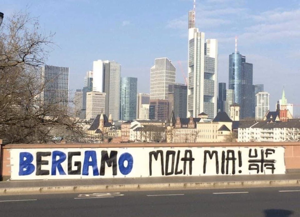 sounds2move's tweet photo. Immer noch fassungslos, welcher Dreck präsentiert werden kann. Keine 5 Jahre ist es her, dass Bergamo durch die Hölle gegangen sind, die Curva Nord aus dem Nichts ein improvisiertes Krankenhaus hochgezogen hat. Und gestern zeigen unsere Gehirnamputierte diesen Dreck. #sge #stpsge https://t.co/OonmsDRzXh